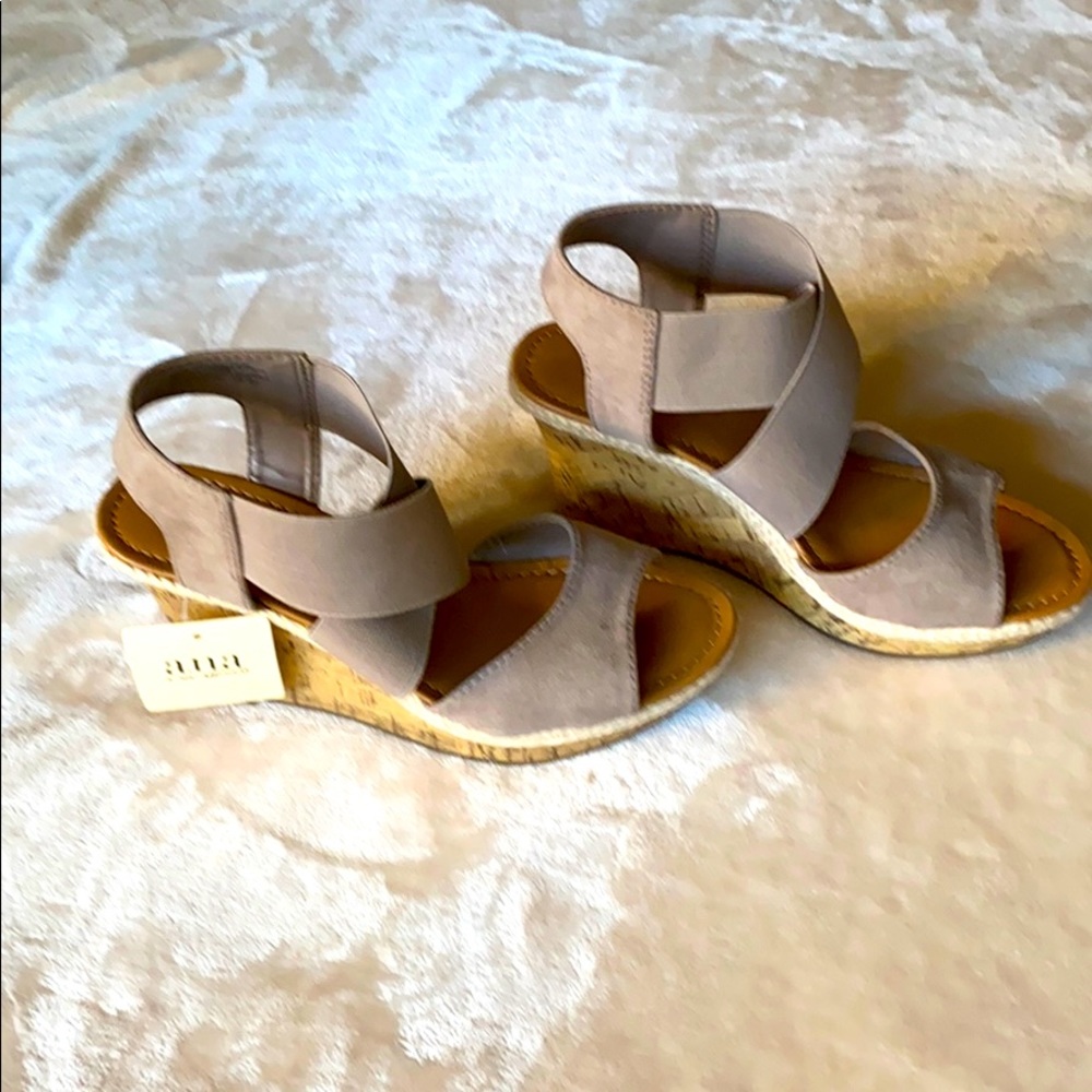 NEW - Ana size 7 wedge Sandals